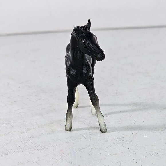 Breyer Stablemate Thoroughbred Standing Foal Baby Horse Black #5701 G1 - Picture 3 of 10